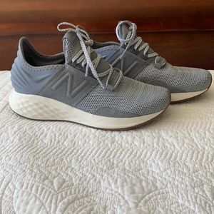 Women’s New Balance Roav Shoe. Size 7.5 Gray